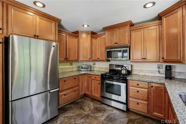 28833 Manitoba DR, Lake Arrowhead, CA 92352