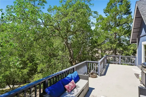 28833 Manitoba DR, Lake Arrowhead, CA 92352
