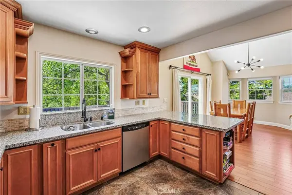 28833 Manitoba DR, Lake Arrowhead, CA 92352