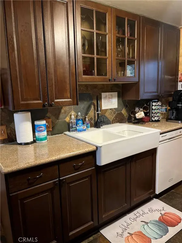 437 Victoria LN, Sugarloaf, CA 92386