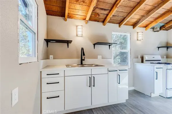33350 Robin DR, Green Valley Lake, CA 92341