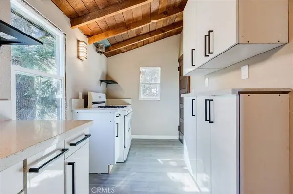 33350 Robin DR, Green Valley Lake, CA 92341