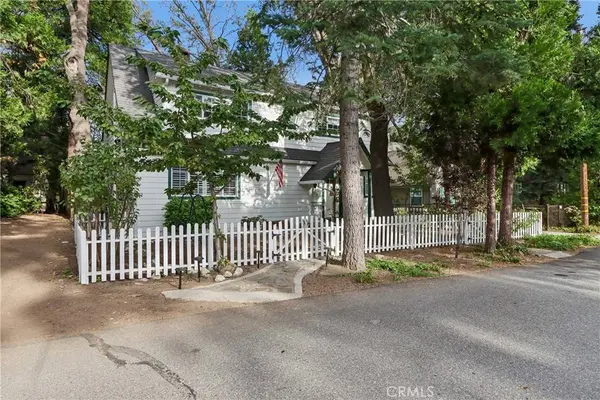 229 Hemlock DR, Lake Arrowhead, CA 92352
