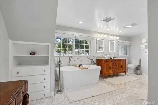 229 Hemlock DR, Lake Arrowhead, CA 92352
