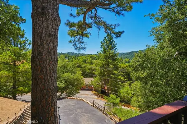 463 Delle DR, Crestline, CA 92325