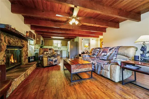 463 Delle DR, Crestline, CA 92325