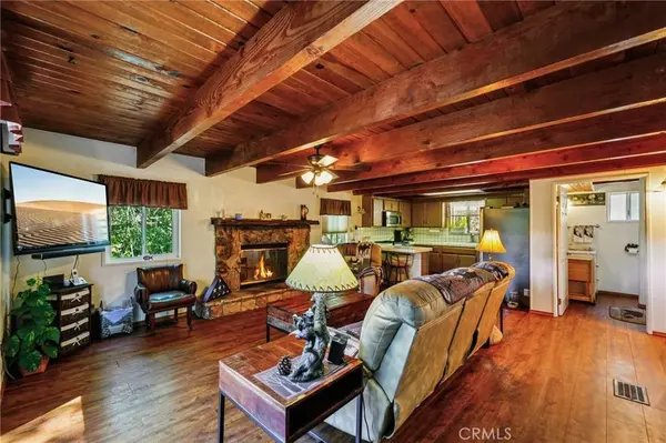 463 Delle DR, Crestline, CA 92325
