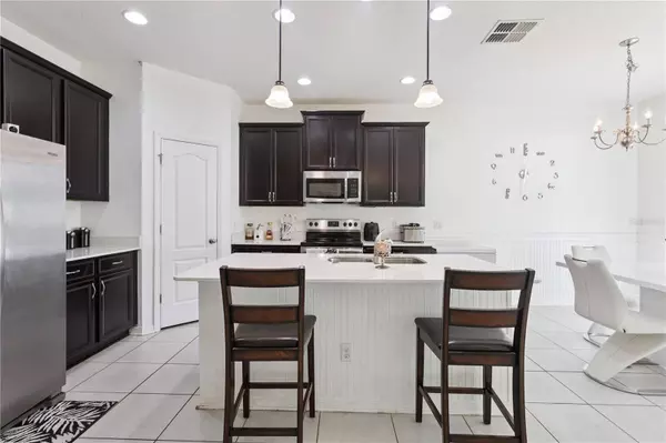 2608 LIMERICK CIR, Grand Island, FL 32735