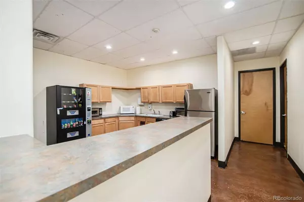 10390 Bradford RD, Littleton, CO 80127