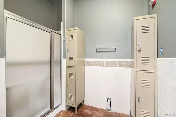 10390 Bradford RD, Littleton, CO 80127