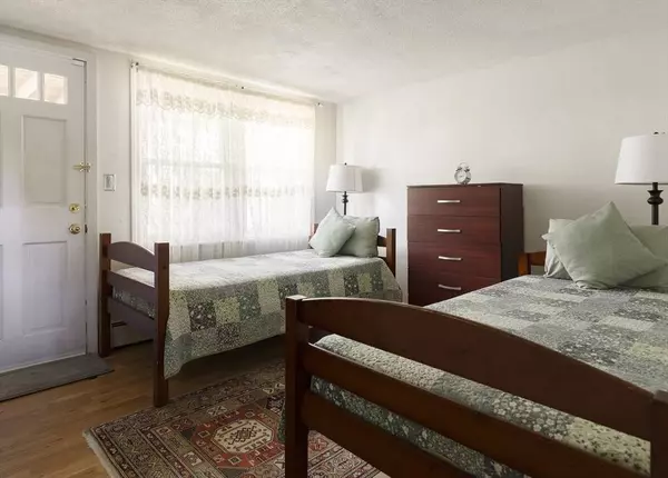 24-26 Knight Ave, Marblehead, MA 01945