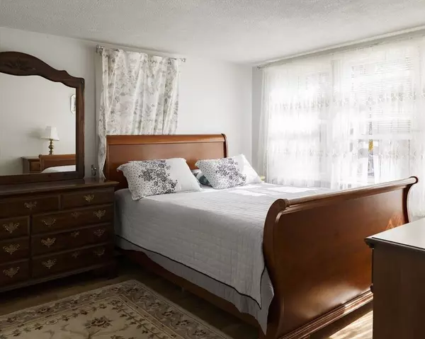 24-26 Knight Ave, Marblehead, MA 01945