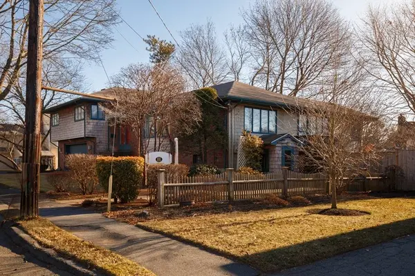 11 Angenica Ter, Marblehead, MA 01945