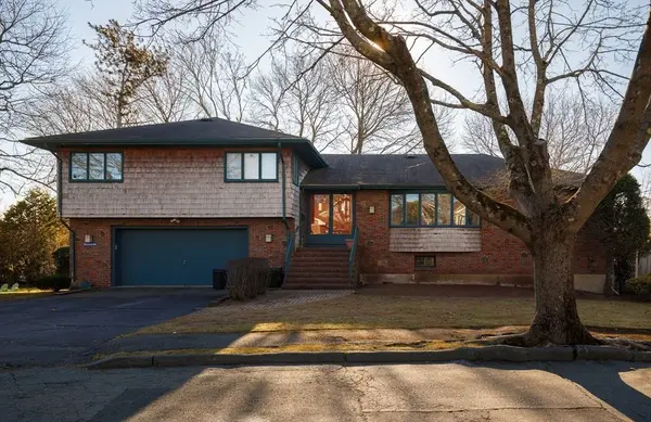 11 Angenica Ter, Marblehead, MA 01945