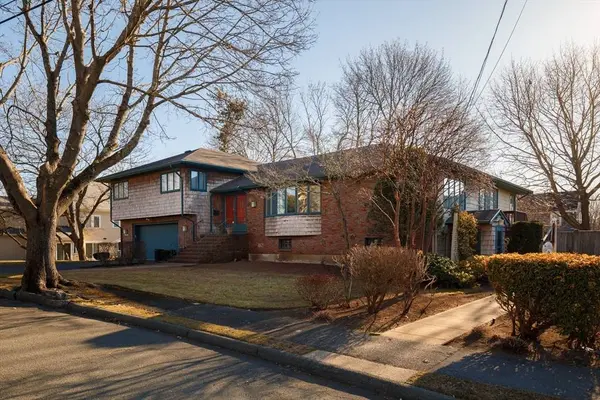 11 Angenica Ter, Marblehead, MA 01945
