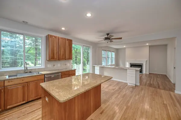 5 Bay Farm Ln, Grafton, MA 01560
