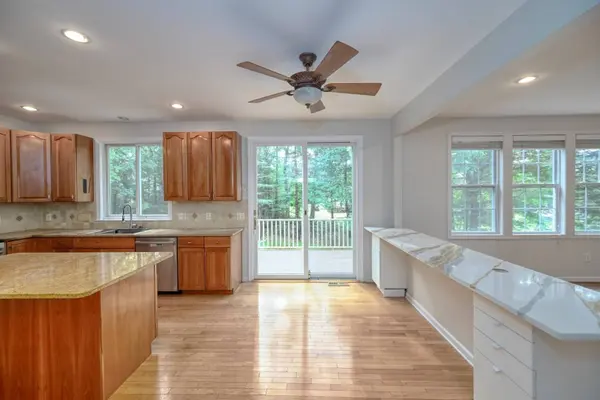 5 Bay Farm Ln, Grafton, MA 01560