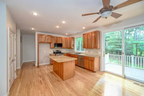5 Bay Farm Ln, Grafton, MA 01560