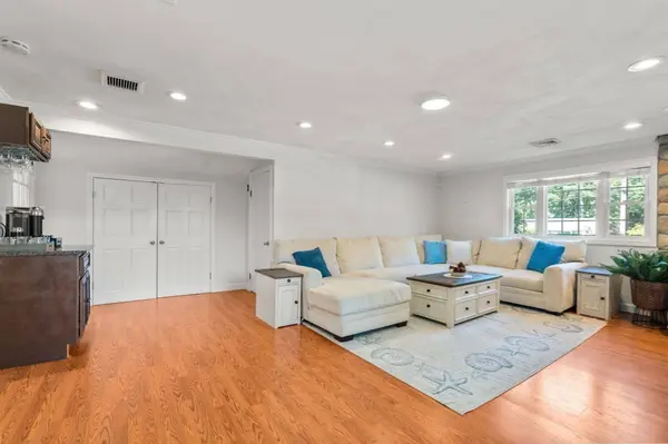 60 Eaton Rd, Framingham, MA 01701