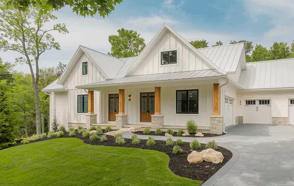 a-light-and-bright-photo-of-a-modern-house-nestled-DbdUq5-eSNWleErCR5oP5w-2UIIkg7bTtOSZwgR6vOu7g