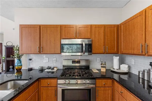 2505 Thorngate DR, Acworth, GA 30101