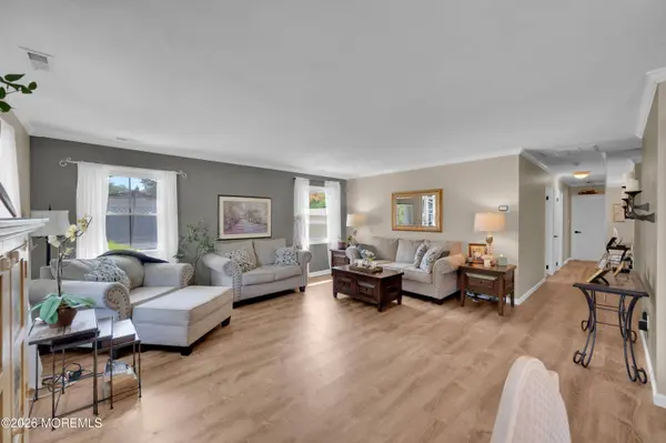 25 Ryan Road, Manalapan, NJ 07726