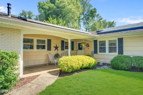 25 Ryan Road, Manalapan, NJ 07726