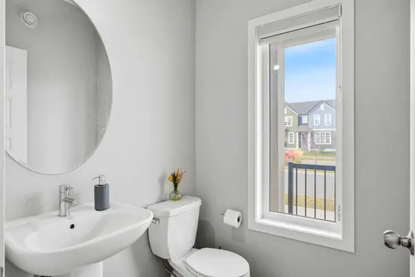 132 Highview Gate SE, Airdrie, AB T4A 3L6