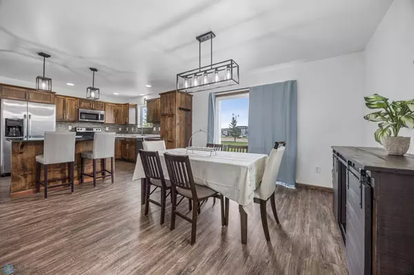 501 Foxtail DR, West Fargo, ND 58078