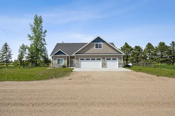 300 Pine DR, Hankinson, ND 58041
