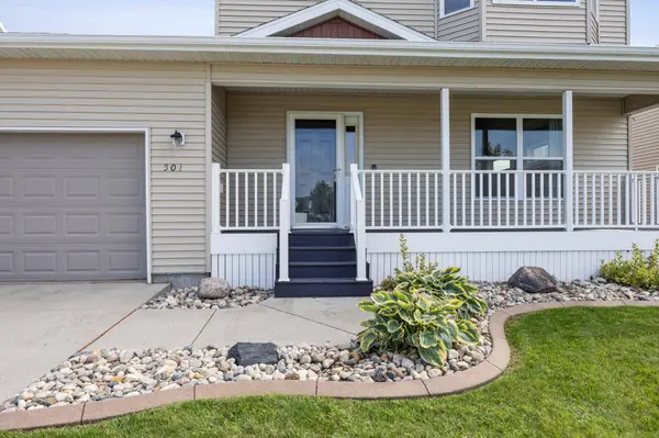 501 Foxtail DR, West Fargo, ND 58078