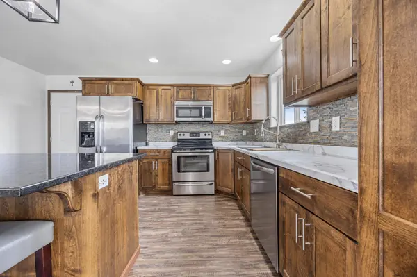 501 Foxtail DR, West Fargo, ND 58078