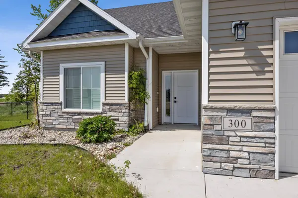 300 Pine DR, Hankinson, ND 58041