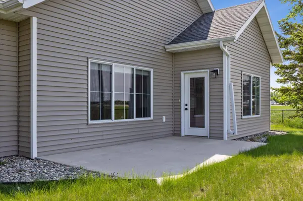 300 Pine DR, Hankinson, ND 58041