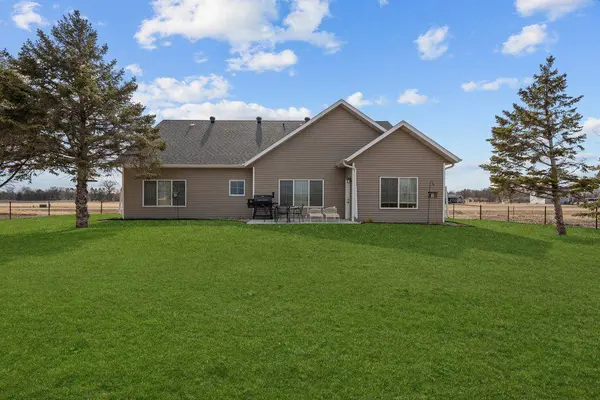300 Pine DR, Hankinson, ND 58041
