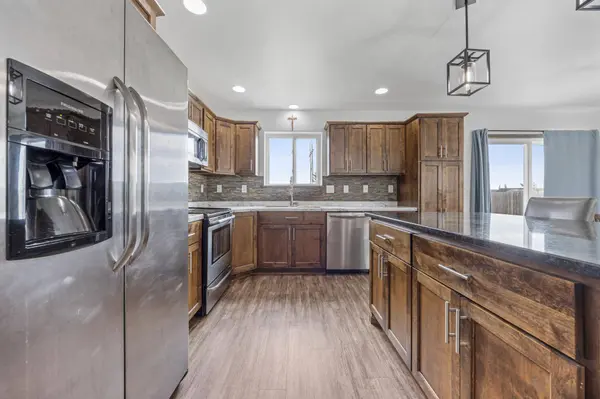 501 Foxtail DR, West Fargo, ND 58078