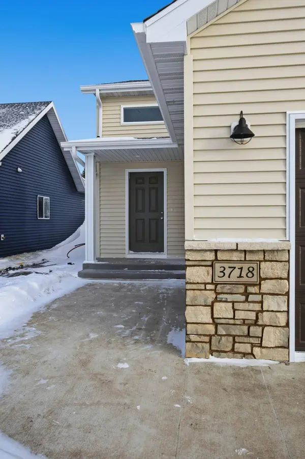 3718 27th ST S, Moorhead, MN 56560