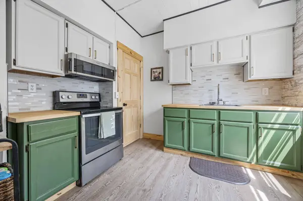 1035 University DR N, Fargo, ND 58102