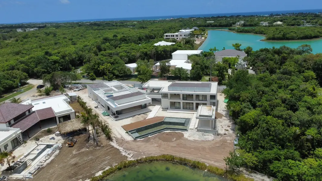Lake View Villa Canoa New Construction,