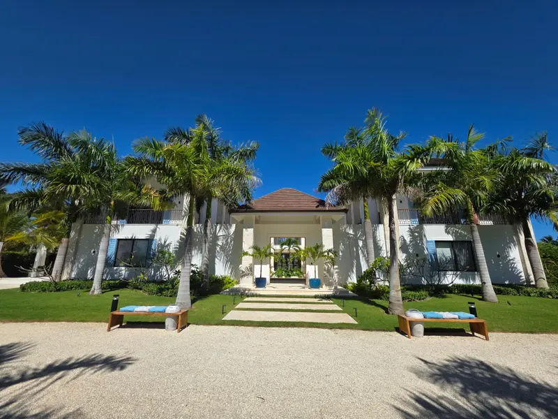 New Villa Furnished Golf and Lake. Views,