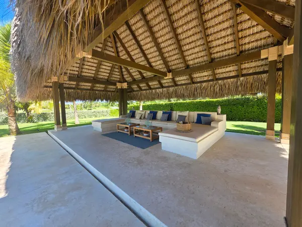 New Villa Furnished Golf and Lake. Views