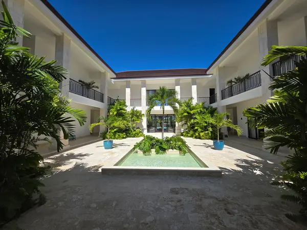 New Villa Furnished Golf and Lake. Views