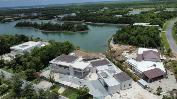 Lake View Villa Canoa New Construction