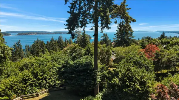 1370 Ivor Rd, Nanaimo, BC V9X 1P7