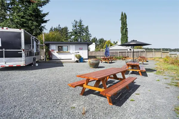 6001/6010 Island Hwy, Qualicum Beach, BC V9K 2E1