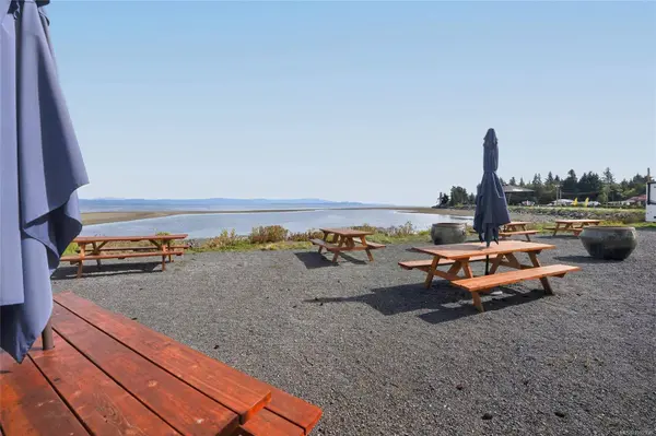 6001/6010 Island Hwy, Qualicum Beach, BC V9K 2E1
