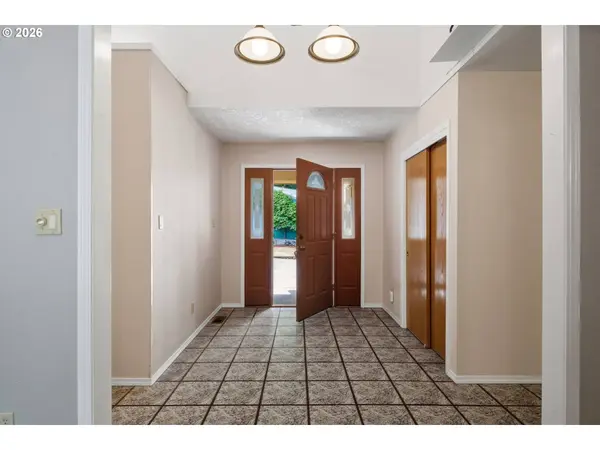 51890 LAKE DR, Scappoose, OR 97056