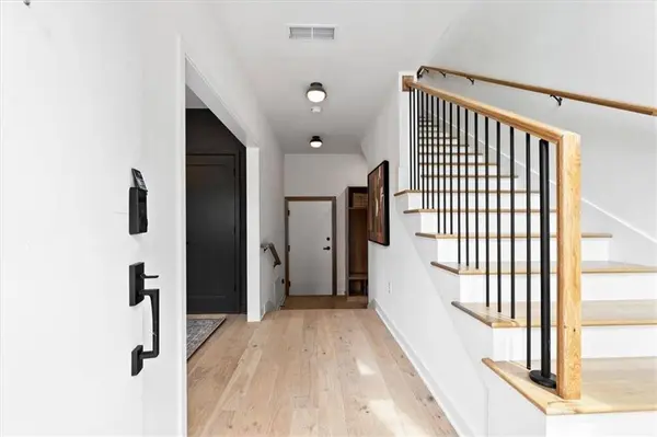537 E 19th ST, Kansas City, MO 64108