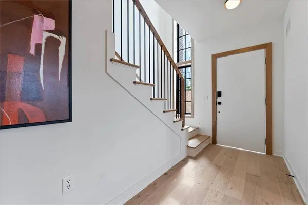 537 E 19th ST, Kansas City, MO 64108