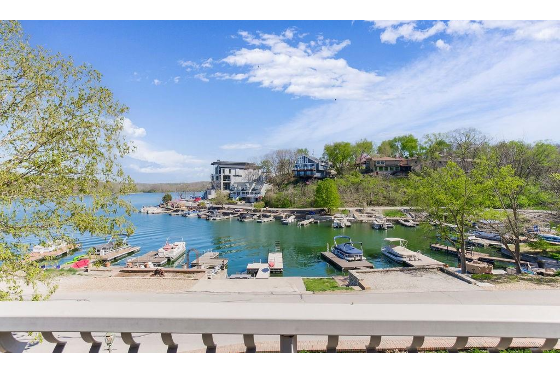 Lake Quivira Neighborhood